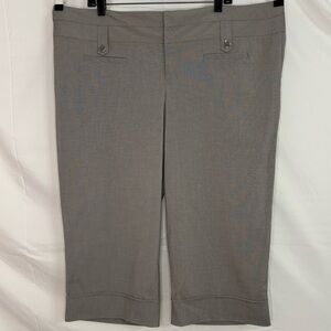 Spacegirlz Lighter Gray Twill Capri Pants with Button Accents in Size 22